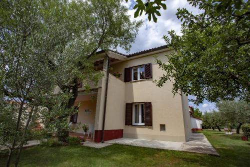 Apartments with parking space Valbandon, Fazana - 9708