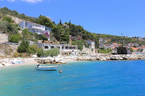 Apartments by the sea Sumpetar, Omis - 13324