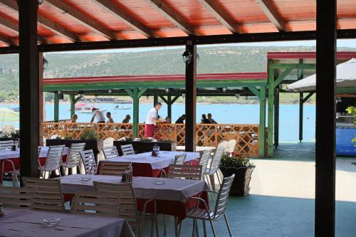 Apartments by the sea Stara Novalja, Pag - 9710