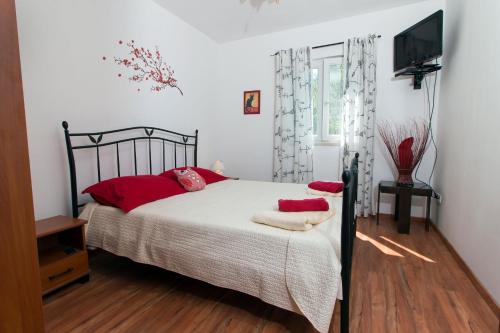 Postel nebo postele na pokoji v ubytování Apartments by the sea Cove Donja Kruscica - Donja Krusica, Solta - 12418