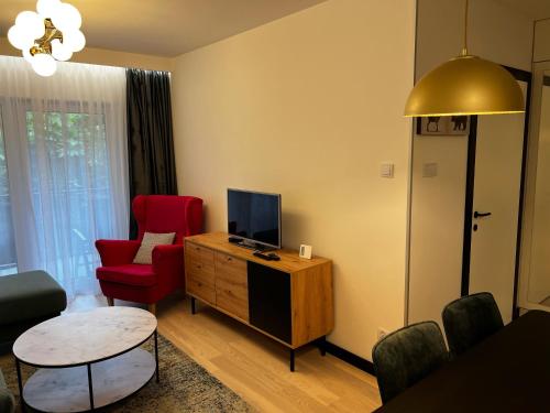 Μια τηλεόραση ή/και κέντρο ψυχαγωγίας στο Apartamenty EverySky - Słowackiego 5a-b