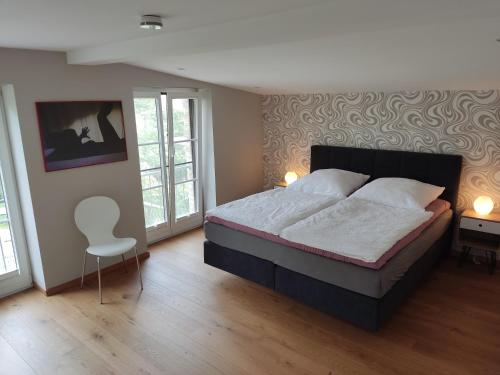 מיטה או מיטות בחדר ב-Ferienhaus in Seenähe