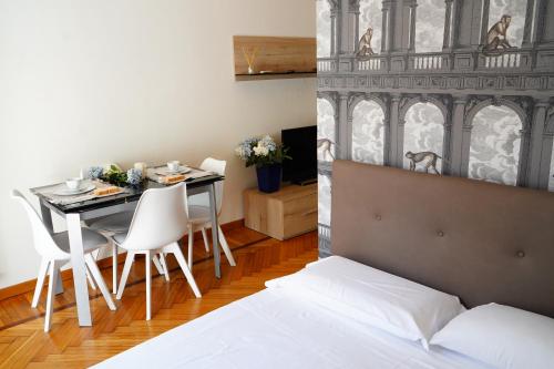 Кровать или кровати в номере Mombello Loft