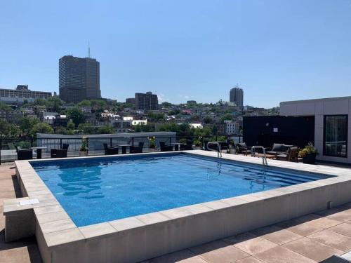 a swimming pool on the roof of a building at Le coeur du Festival d'été de Québec in Quebec City