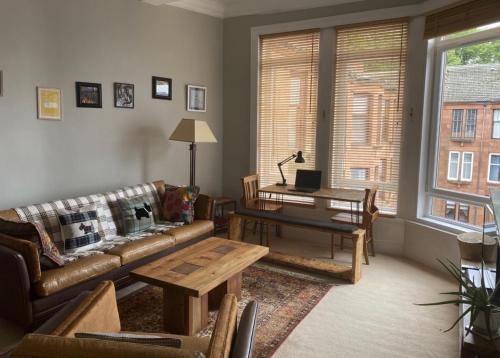 Posezení v ubytování Lovely 2 Bedroom with Riverside Views Dog Friendly
