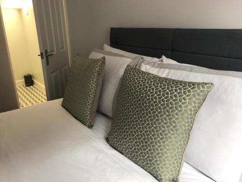 Ένα ή περισσότερα κρεβάτια σε δωμάτιο στο 1Bed Golfhill Cottage