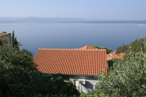 Fotografia z galérie ubytovania Apartments by the sea Omis - 2823 v Omise