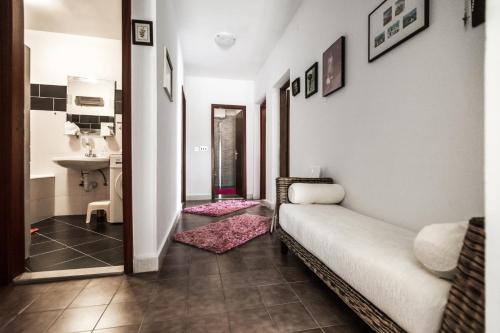 Postel nebo postele na pokoji v ubytování Apartments by the sea Sutivan, Brac - 2851