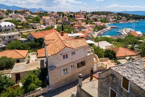 Apartments by the sea Sumartin, Brac - 2952