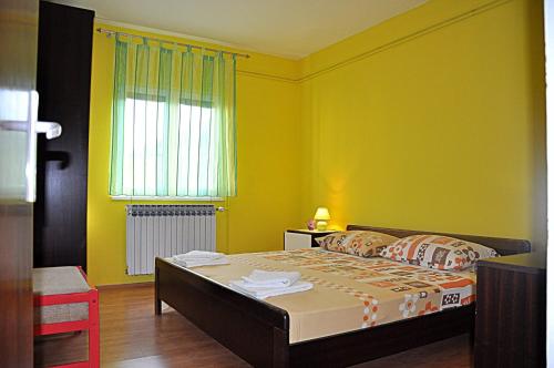 Apartments with parking space Supetar, Brac - 2845