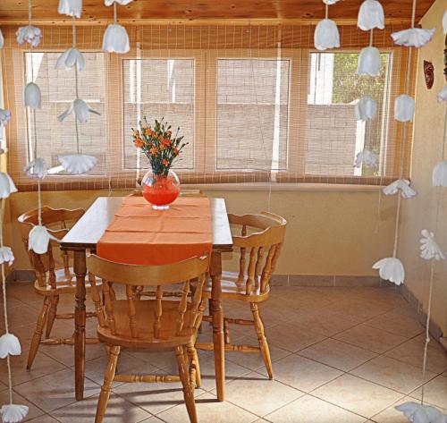Apartments with parking space Supetar, Brac - 2845