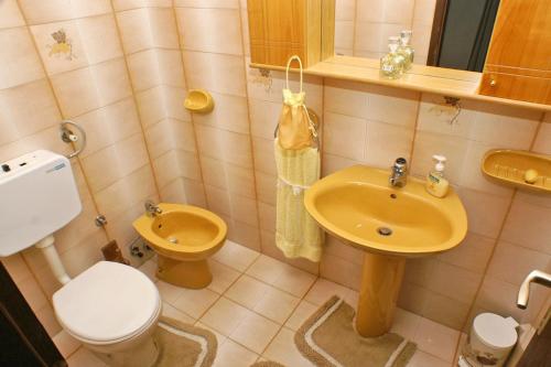 Ванная комната в Apartments by the sea Mirca, Brac - 2853