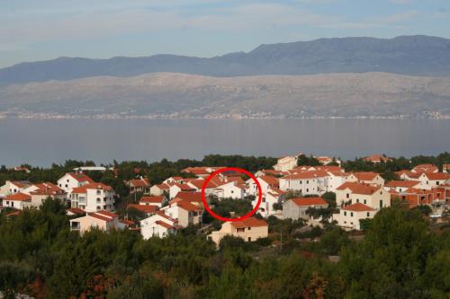 Apartments with a parking space Supetar, Brac - 2903