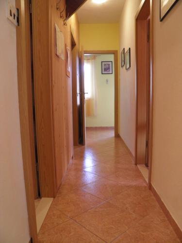 Gambar di galeri bagi Apartments with parking space Mirca, Brac - 2838 di Mirce