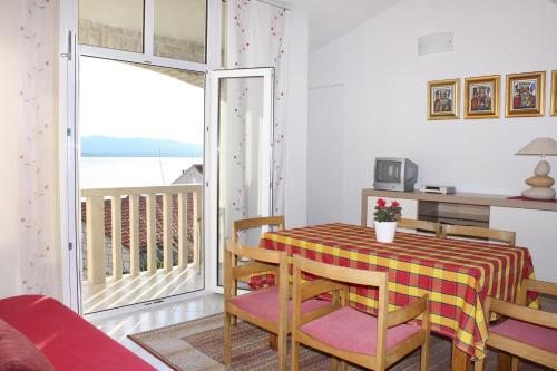 Apartments by the sea Bol, Brac - 2905
