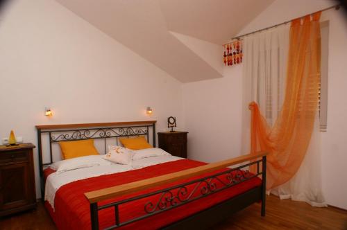 Postel nebo postele na pokoji v ubytování Apartments with parking space Bol, Brac - 2900