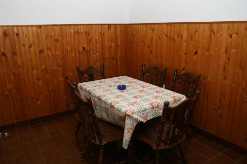 a dining room with a table with a blue bowl on it at Apartments by the sea Pucisca, Brac - 2942 in Pučišća