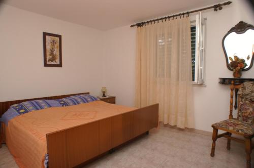 Apartments with parking space Supetar, Brac - 2850