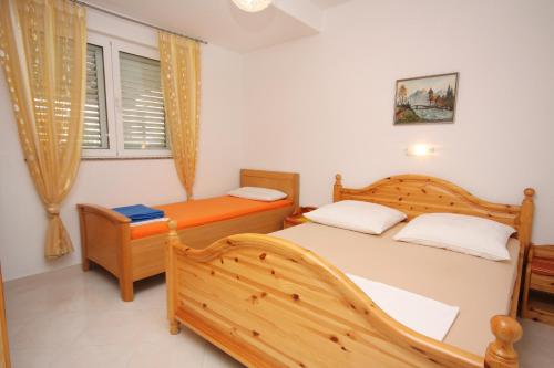 Apartments with parking space Vodice - 2995