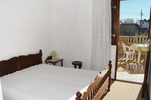 Postel nebo postele na pokoji v ubytování Apartments and rooms by the sea Sumartin, Brac - 2949