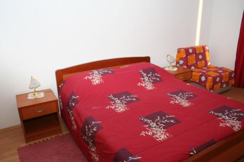 Apartments with parking space Bol, Brac - 2884
