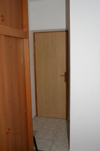 Gambar di galeri bagi Apartments and rooms by the sea Sutivan, Brac - 2943 di Sutivan
