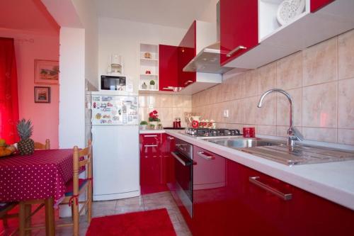 Apartments with parking space Supetar, Brac - 2896