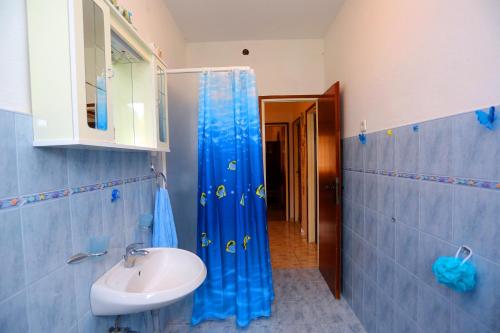 Apartments with parking space Supetar, Brac - 2896