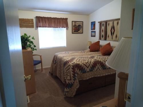 a bedroom with a bed and a window at Kokopelli Kottage in Kanab