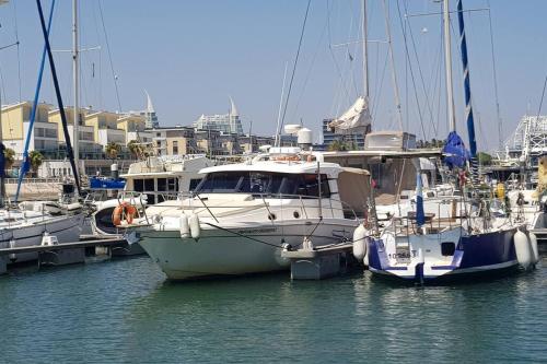 Private yacht all confort: we love our guests