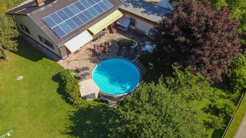 an overhead view of a swimming pool in front of a house at Ferienwohnungen Angermaier in Flattach