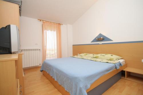 Apartments and rooms with a swimming pool Babici, Umag - 3046