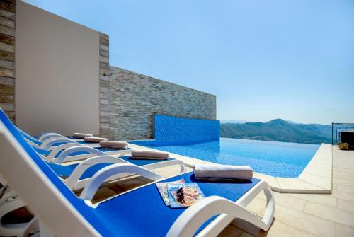 Kolam renang di atau dekat dengan Luxury Villa Rock with pool and Jacuzzi near Dubrovnik