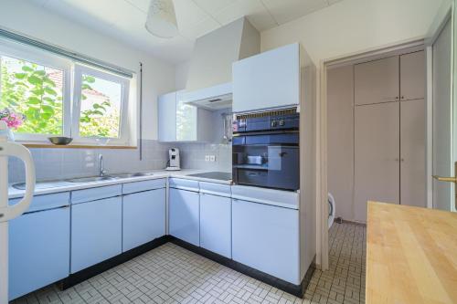 Dapur atau dapur kecil di Cosy Home in South Alsace for work and leisure