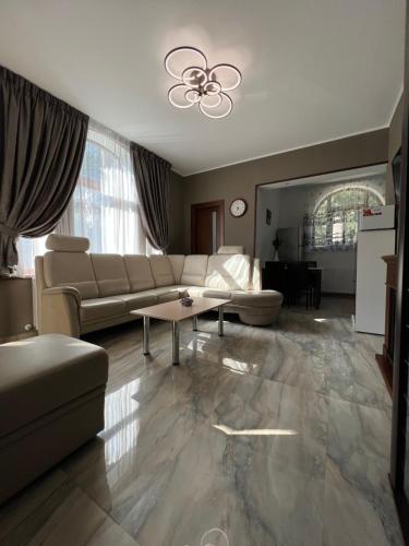 Casa Mugur