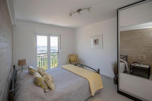 Katil atau katil-katil dalam bilik di Luxury Villa Rock with pool and Jacuzzi near Dubrovnik