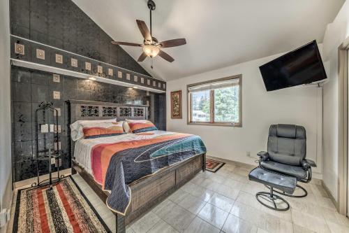 ein Schlafzimmer mit einem Bett, einem Ventilator und einem Stuhl in der Unterkunft Cozy Cloudcroft Townhome about 1 Mi to Burro Ave! in Cloudcroft