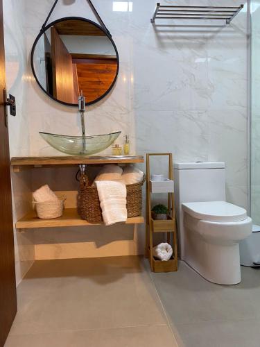 a bathroom with a sink and a toilet at Recanto Entre Rios in Bom Jardim da Serra
