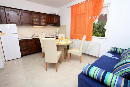 Kuchyň nebo kuchyňský kout v ubytování Apartments Marin