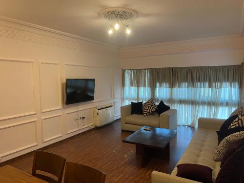 TV a/nebo společenská místnost v ubytování Superbe appartement au centre de la capitale