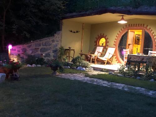 Κήπος έξω από το Dağ Evi ,2 oda, Lake view, fireplace jakuzi,6 person Sapanca