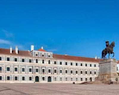 a large white building with a statue in front of it at Di&Ana I - Alojamento Vila Viçosa in Vila Viçosa