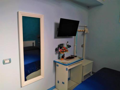 Μια τηλεόραση ή/και κέντρο ψυχαγωγίας στο B&B Les Saisons de Jade