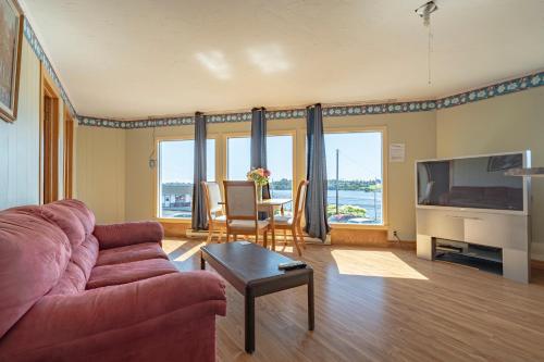 a living room with a couch and a table at Novastar Motel On The Lake in Yarmouth