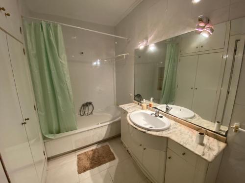 A bathroom at bigger flat for holiday near beach ideal for familie with climatisacion