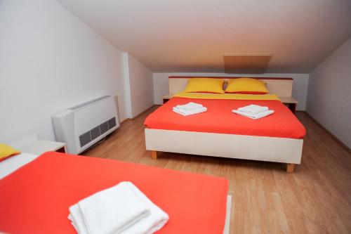 Apartments with swimming pool Caska, Pag - 3085