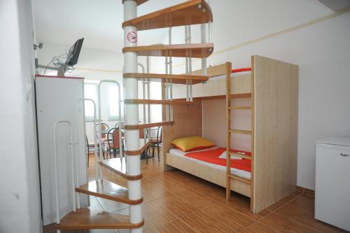 Apartments with swimming pool Caska, Pag - 3085