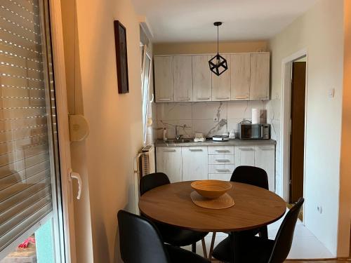 Η κουζίνα ή μικρή κουζίνα στο Apartman I&V