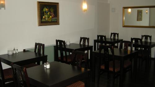 Reštaurácia alebo iné gastronomické zariadenie v ubytovaní Pension Schottentor