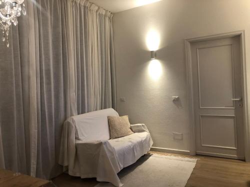 a room with a white chair and a window at Casa giardino santadi in Santadi